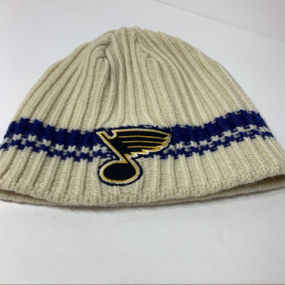 EUC NHL St Louis Blues Hockey cream & navy beanie